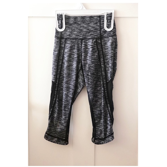 Lululemon Cropped Leggings Size 2 - Picture 2 of 6